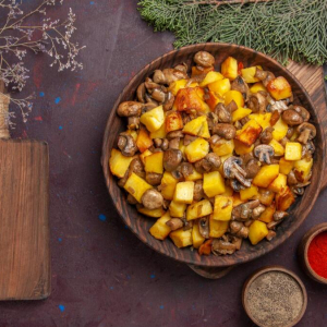 Топовый ужин за полчаса: простой рецепт картошки с грибами — сметут со стола