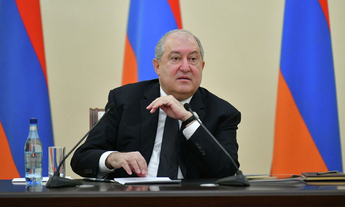 Ушедший в отставку президент Армении уволил главу администрации